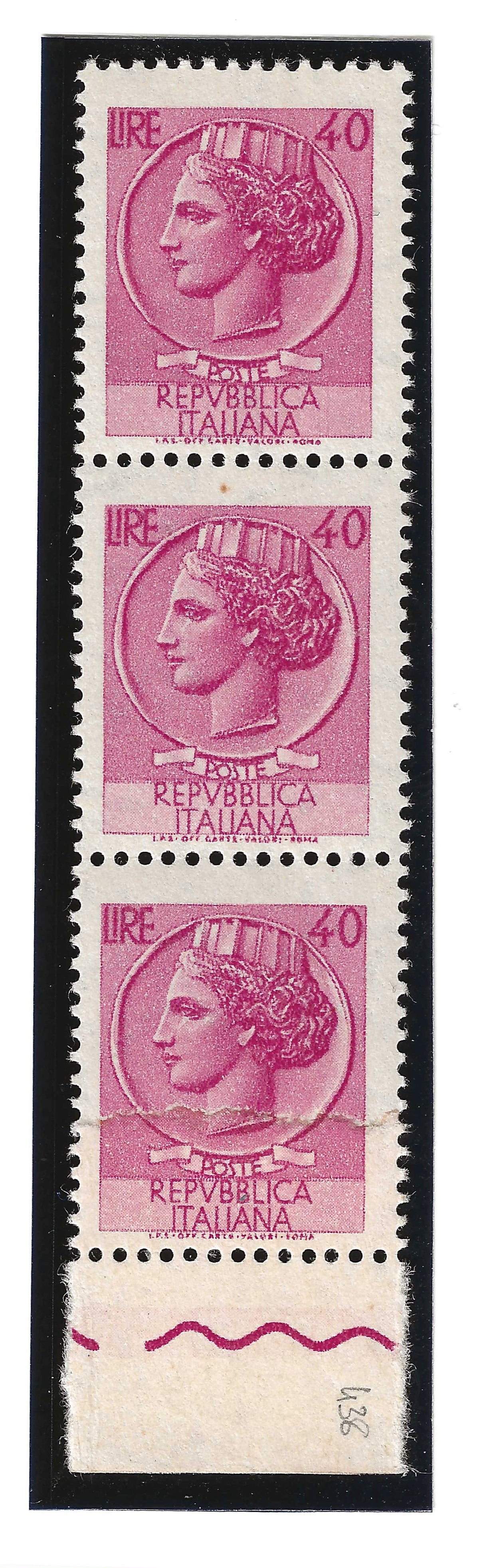 1968 Repubblica italiana - Francobolli 40 l. Siracusana carta ricongiunta in striscia MNH**