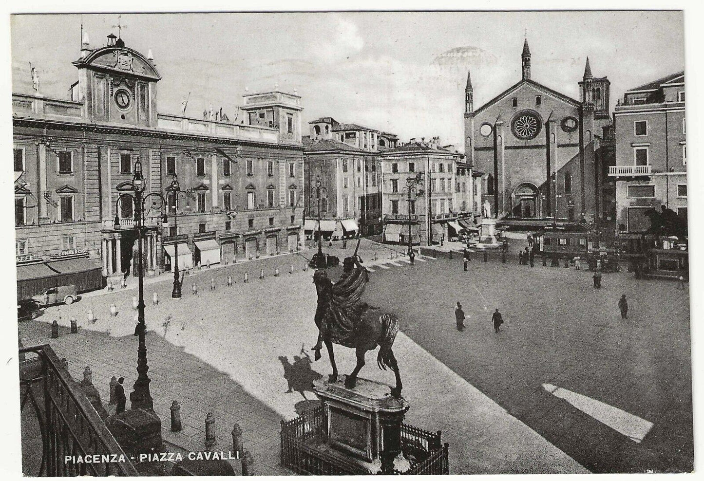 Repubblica italiana - 20 L. violetto Montecassino 1951 isolato su cartolina